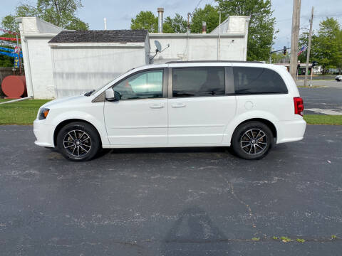 2015 Dodge Grand Caravan for sale at Rick Runion's Used Car Center in Findlay OH