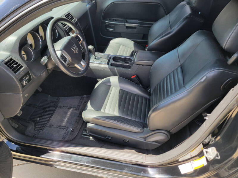 2012 Dodge Challenger SXT Plus