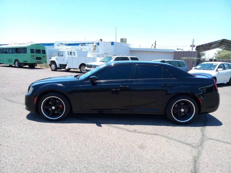 2018 Chrysler 300 Touring photo 2