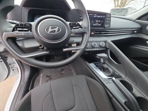 2024 Hyundai Elantra SE