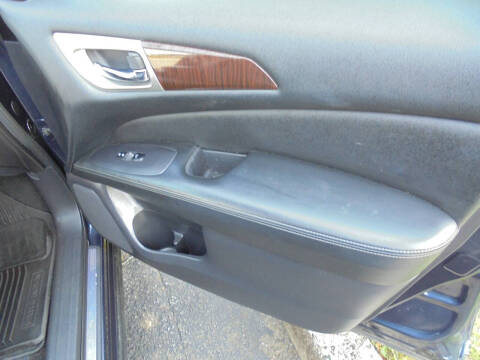 2016 Nissan Pathfinder SL