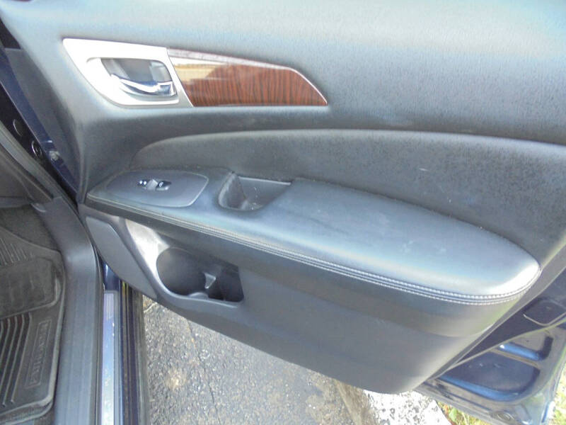 2016 Nissan Pathfinder SL