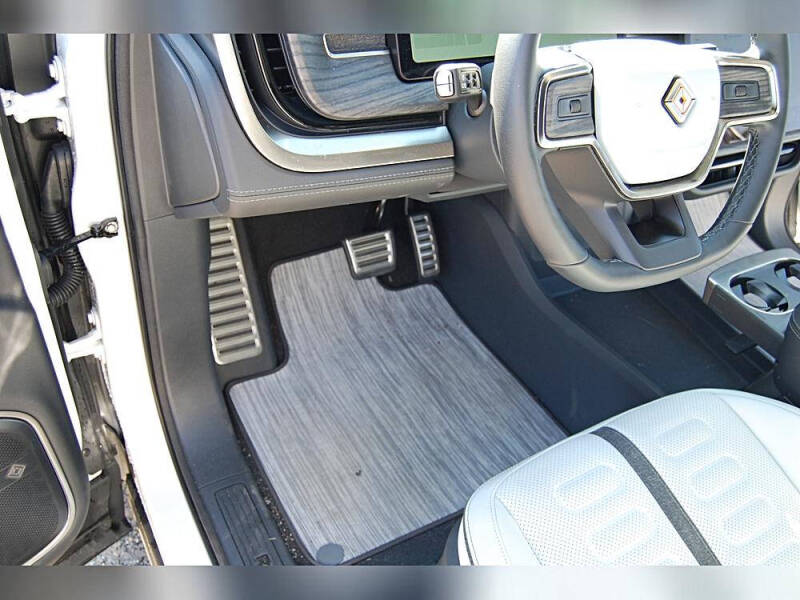 2023 Rivian R1S Adventure