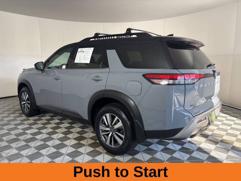 2024 Nissan Pathfinder SL