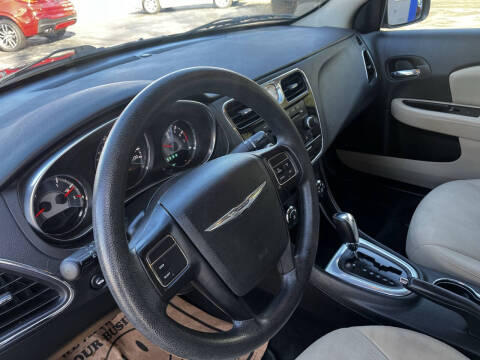 2013 Chrysler 200 LX