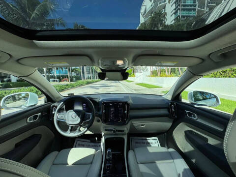 2024 Volvo XC40 B5 Plus Bright Theme