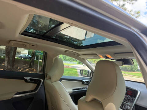 2016 Volvo XC60 T5 Drive-E Premier