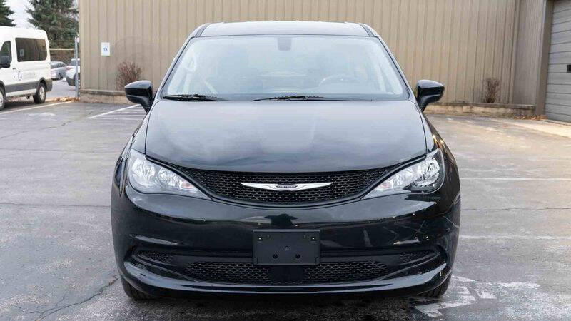 2022 Chrysler Voyager LX