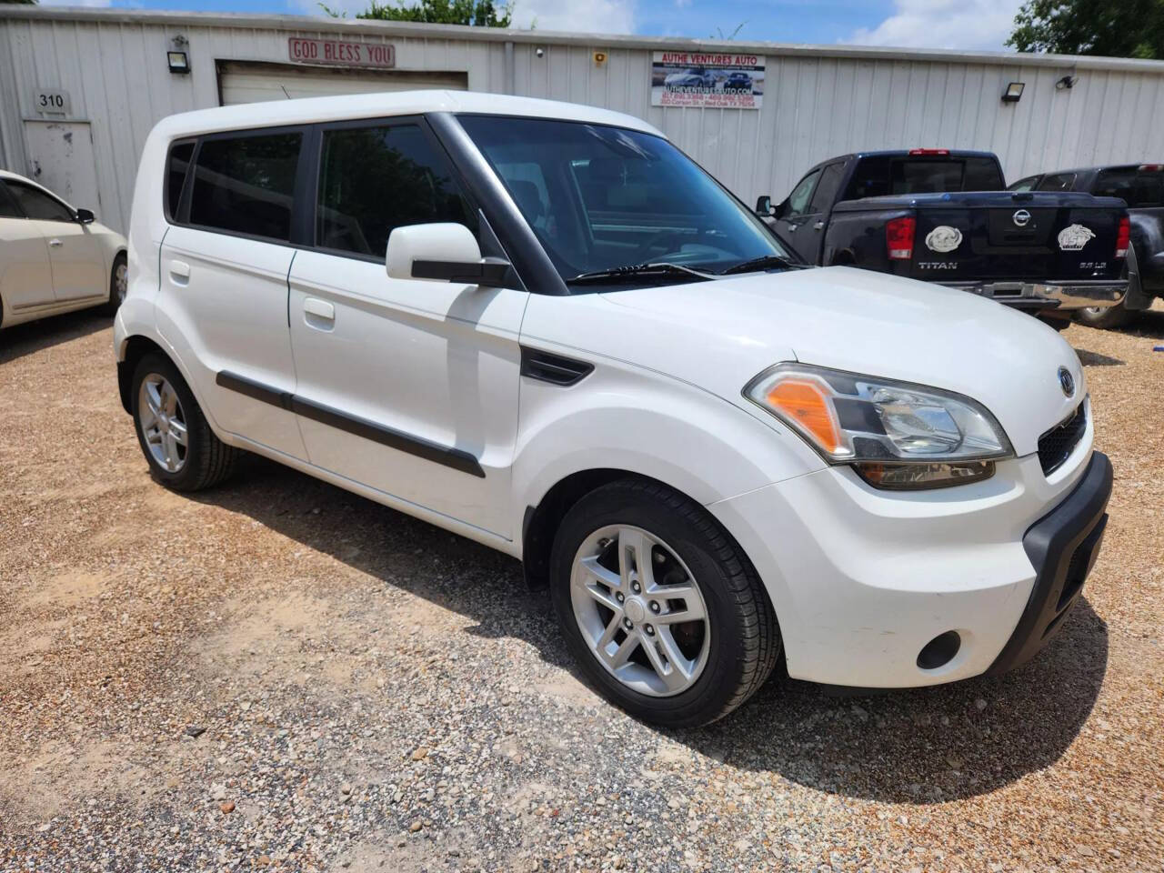 2010 Kia Soul for sale at AUTHE VENTURES AUTO in Red Oak, TX