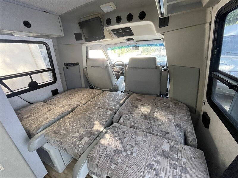 2002 Winnebago Rialta 22QD