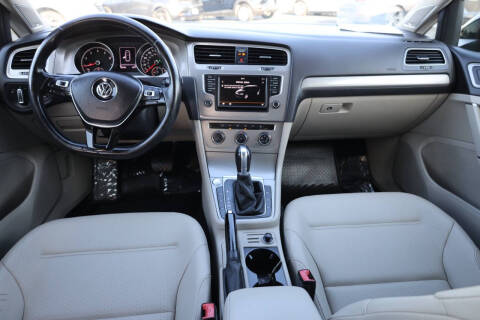 2016 Volkswagen Golf TSI SE