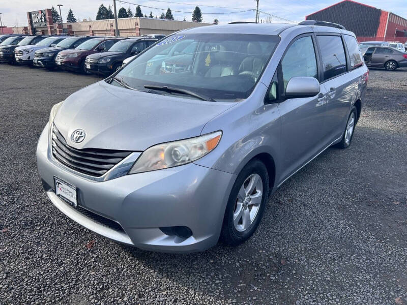 2011 Toyota Sienna LE 7-Passenger Auto Access Seat