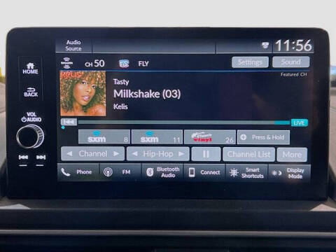 2023 Honda Pilot EX-L w/Rear Captain's Chairs