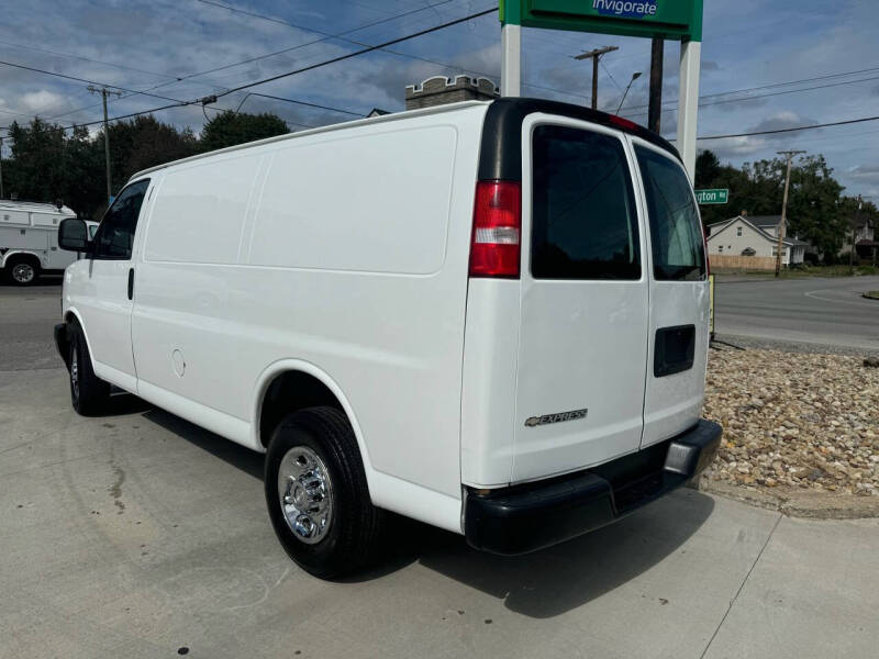 2018 Chevrolet Express Cargo Work Van photo 4