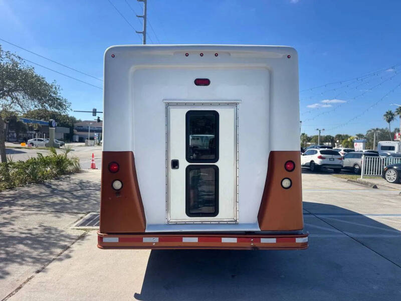 2017 Ford E-Series E-450 SD