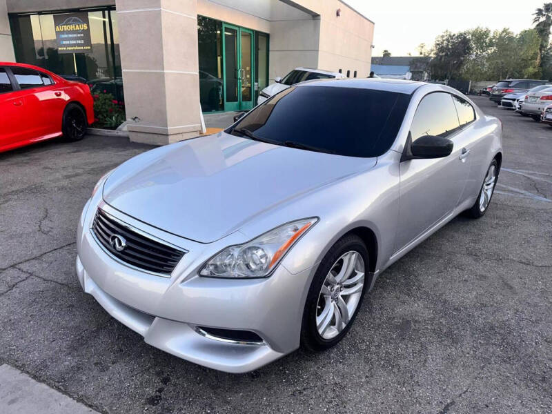 2010 INFINITI G Coupe 37x photo 2