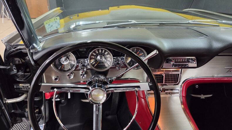 1962 Ford Thunderbird