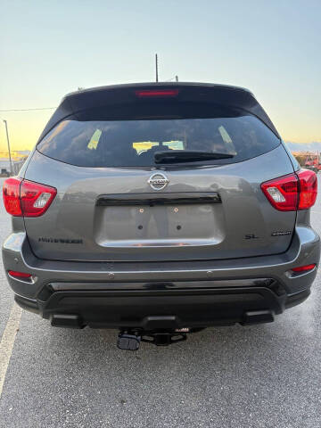 2018 Nissan Pathfinder SL