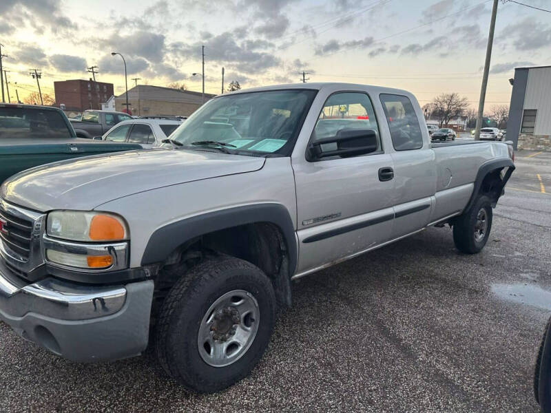 2005 GMC Sierra 2500HD for sale at Glizzy Auto Sales in Barberton OH