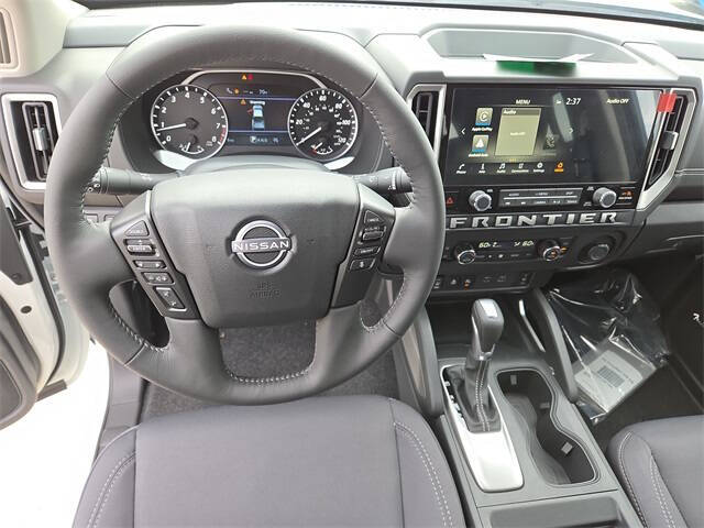 2025 Nissan Frontier SV