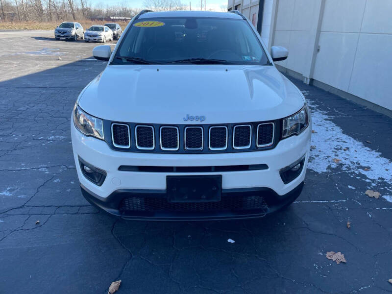 2017 Jeep All-New Compass Latitude photo 2