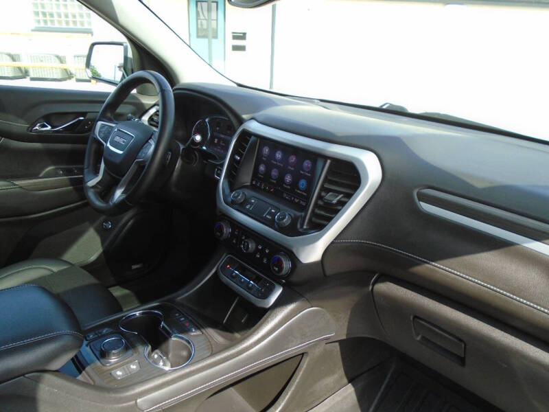 2023 GMC Acadia SLT