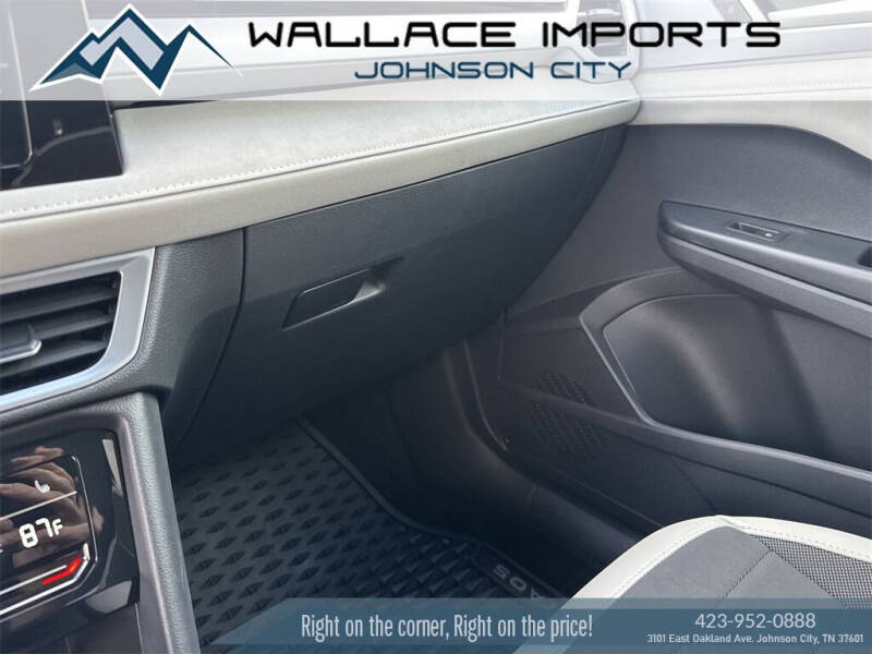 2025 Volkswagen Taos SE 4Motion