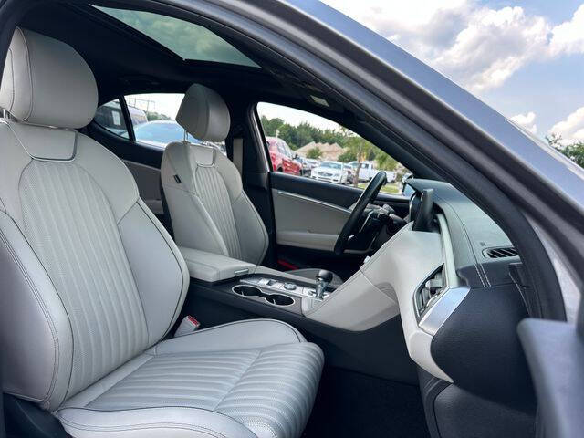 2023 Genesis G70