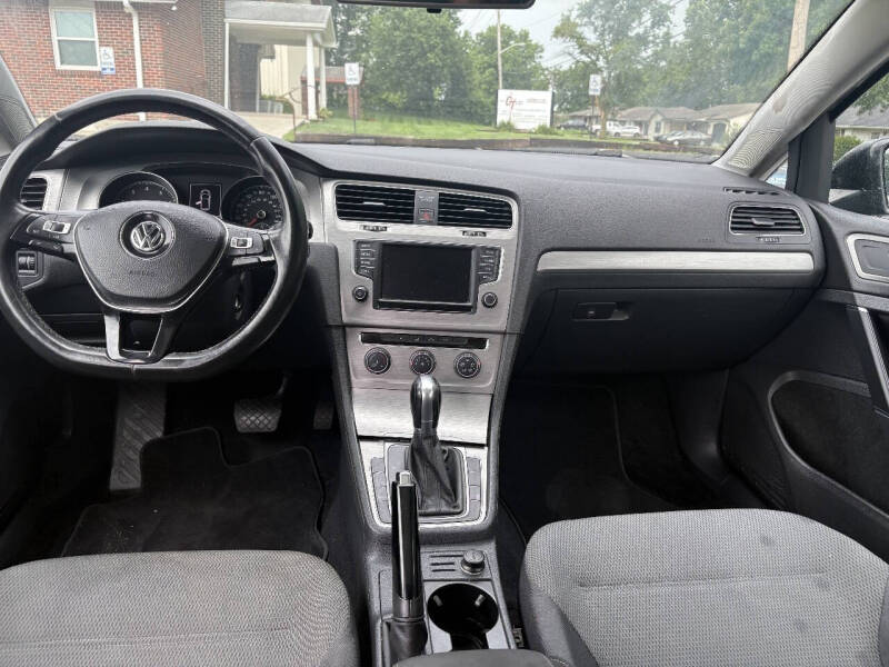 2016 Volkswagen Golf TSI SE