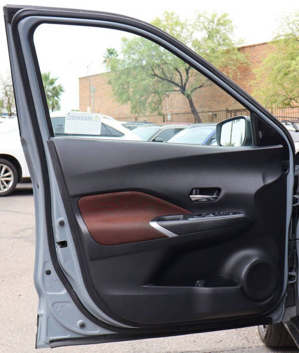 2023 Nissan Kicks SR
