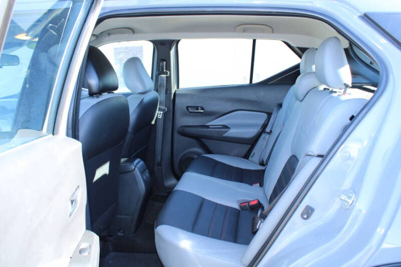 2021 Nissan Kicks SR