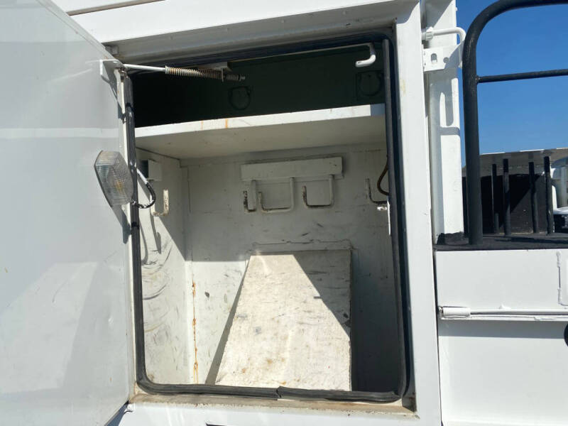 2009 Freightliner M2 106