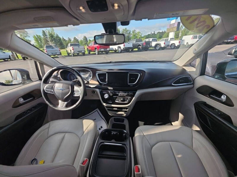 2017 Chrysler Pacifica Touring-L