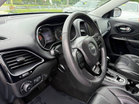 2023 Jeep Cherokee Altitude Lux