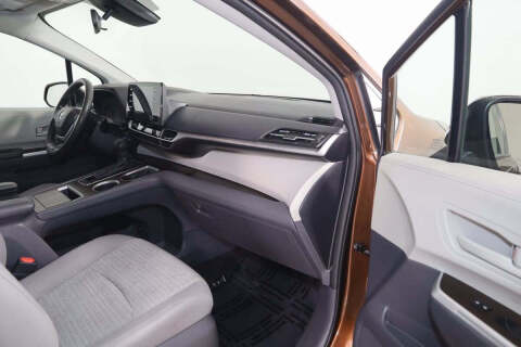 2021 Toyota Sienna LE 8-Passenger