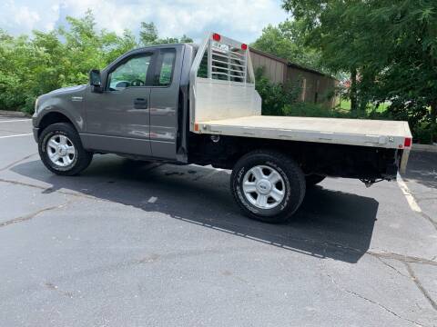 2005 Ford F-150 for sale at Clarks Auto Sales in Connersville IN