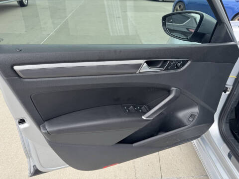 2018 Volkswagen Passat 2.0T R-Line