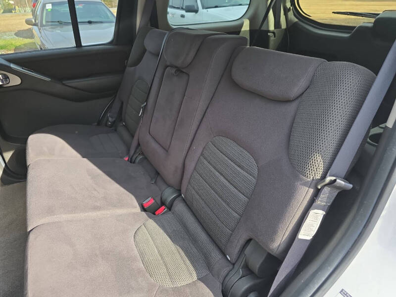 2005 Nissan Pathfinder SE