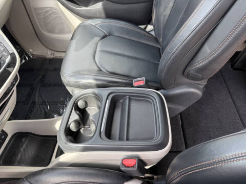 2017 Chrysler Pacifica Touring-L