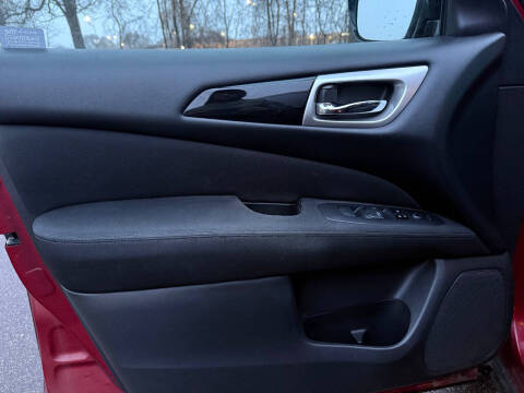 2017 Nissan Pathfinder SV