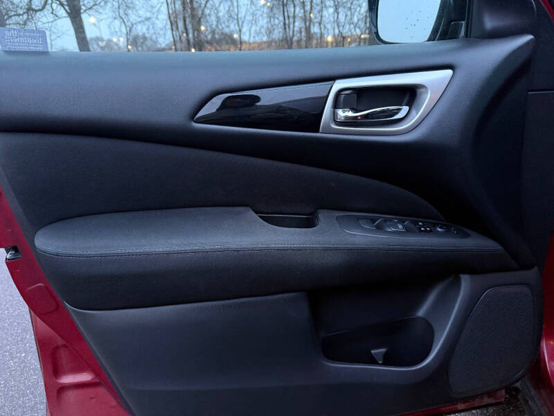 2017 Nissan Pathfinder SV