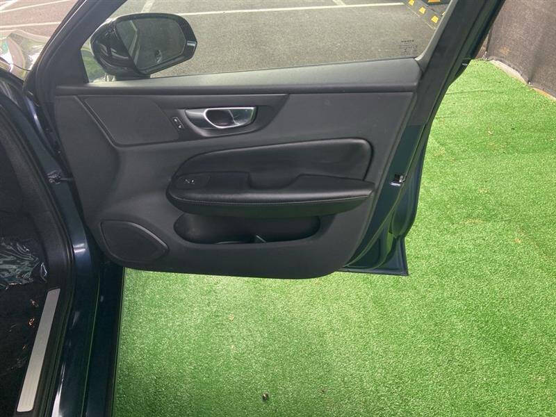 2023 Volvo S60 B5 Plus Dark Theme