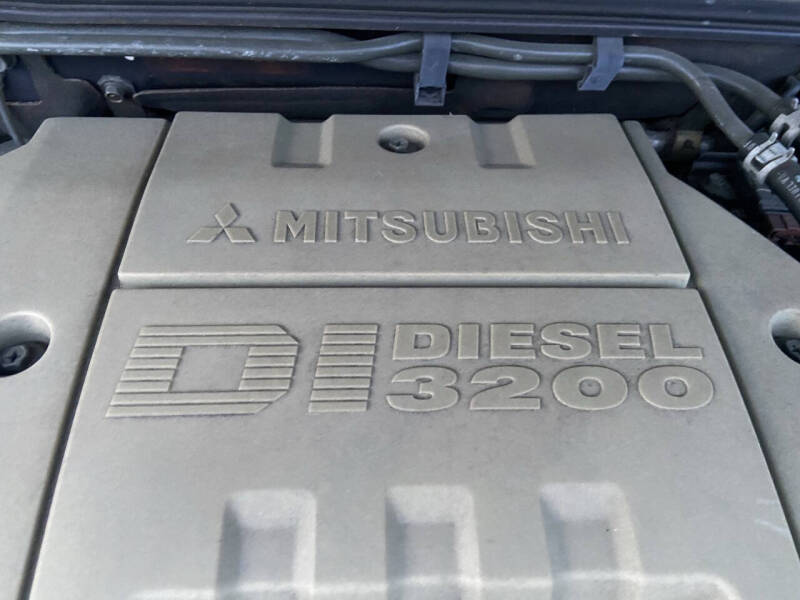 2000 Mitsubishi Pajero