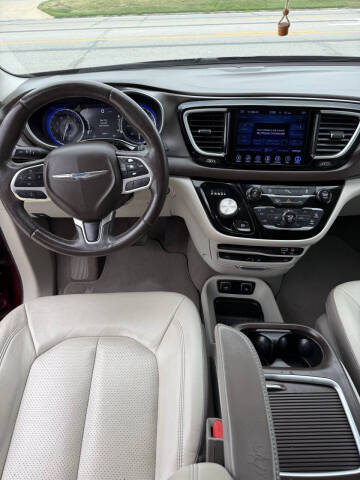 2017 Chrysler Pacifica Touring-L Plus