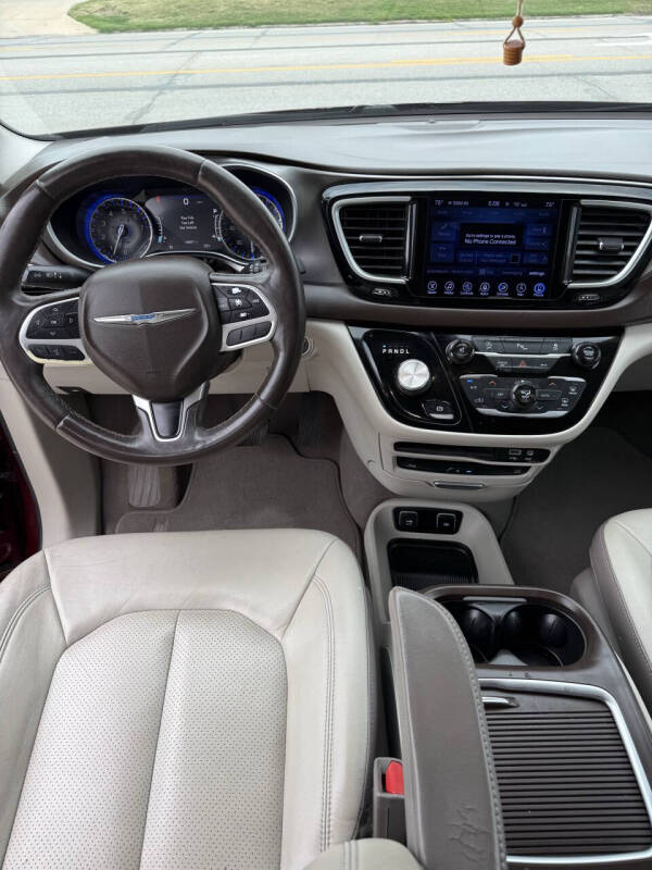 2017 Chrysler Pacifica Touring-L Plus