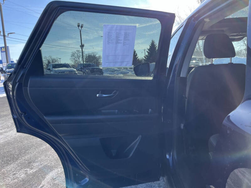 2022 Nissan Pathfinder SV