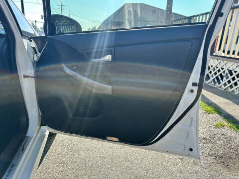 2013 Toyota Prius Three