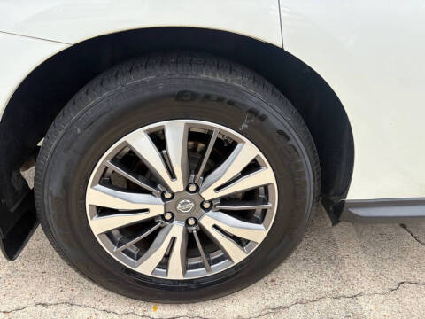2017 Nissan Pathfinder SL