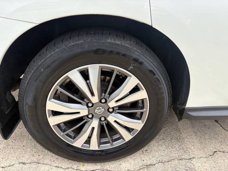 2017 Nissan Pathfinder SL
