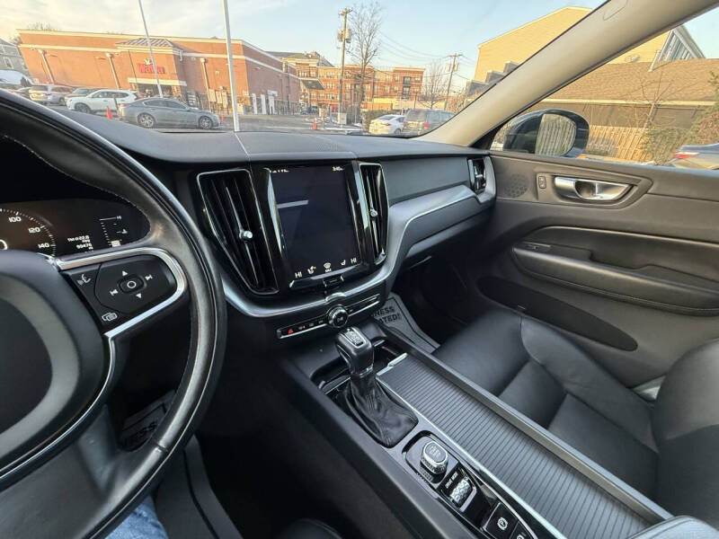 2019 Volvo XC60 T5 Momentum
